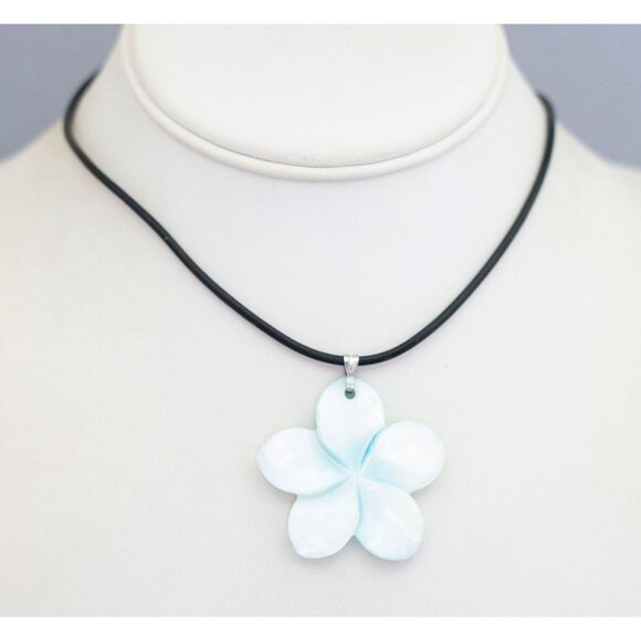 17 inch, Vintage Flower Periwinkle Mother of Pearl Cord Necklace - CO1 - Picture 2 of 3